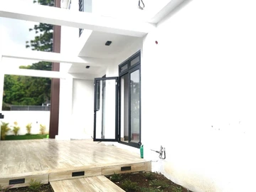 5 Bedroom Townhouse, Duplex