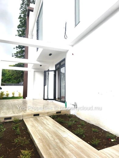 FOR SALE :  5-Bedroom Townhouse – Floréal – Rs – CALL 
