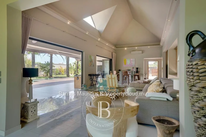 GRAND BAIE - Villa high standing - 5 bedrooms