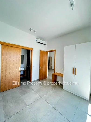 Appartement moderne de 2 chambres avec salles de bain attenantes & prestations haut de gamme – Rs 65,000