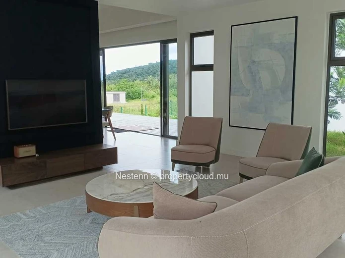 285 m2 villa on 1000 m2 of garden in the heart of nature
