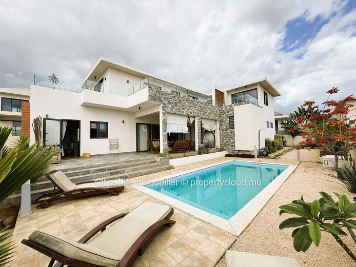 Élégante Maison Meublée avec Vue Panoramique à Flic en Flac