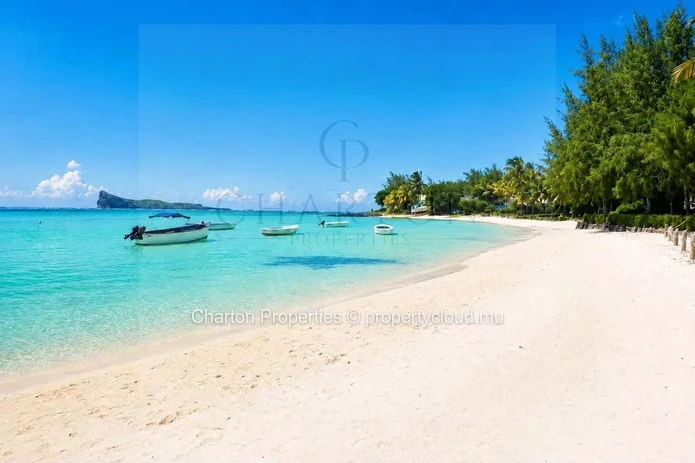 Single-story 3-bedroom villa with private pool in an exclusive residential estate in Grand Baie