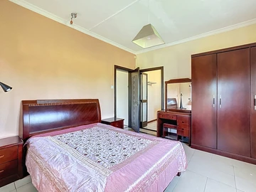 10 Bedroom House