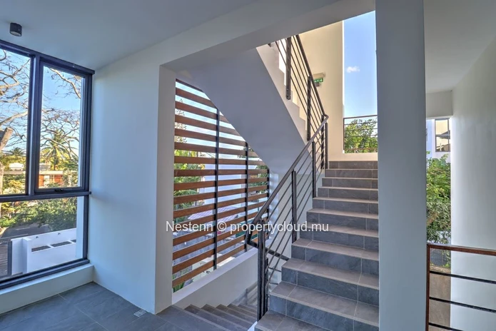 Magnificent 3-bed apartment in residence in a quiet area.