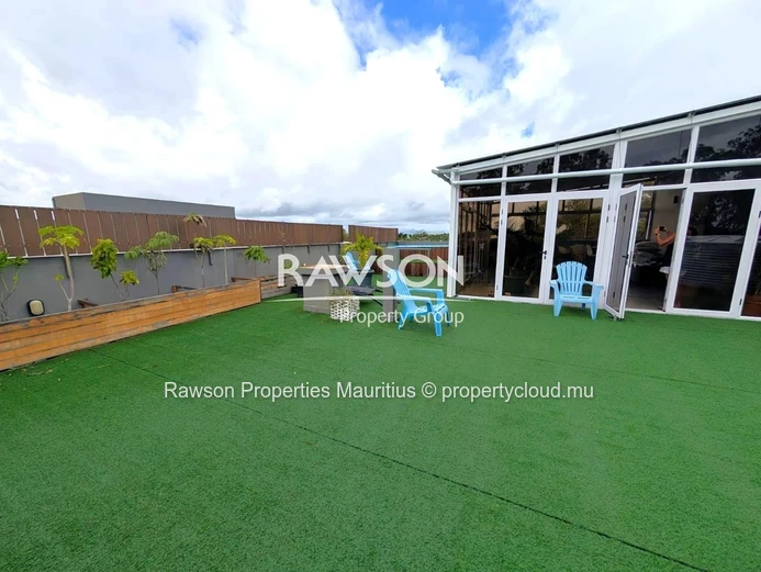 3-Bedroom Penthouse With Private Rooftop & Mountain Views – Grand Baie / Pereybere