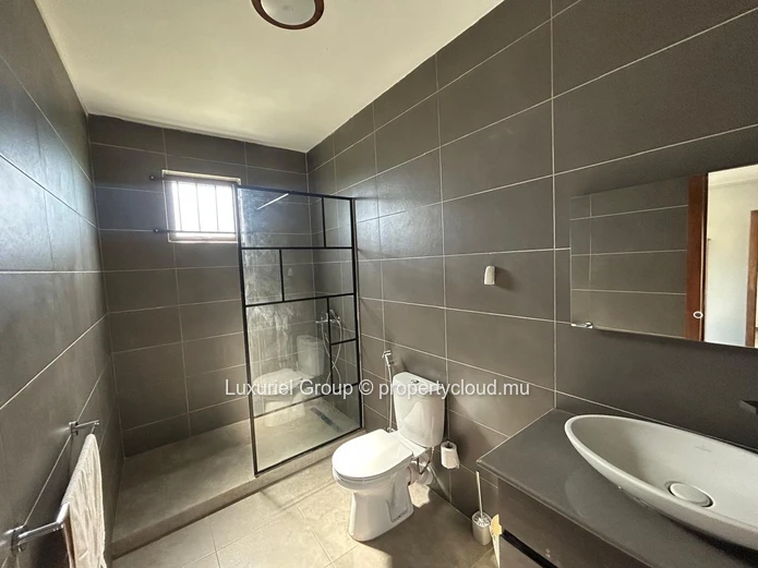 Beautiful Villa for Sale in Pereybere – Fully Furnished with Swimming Pool and Landscaped Terrace