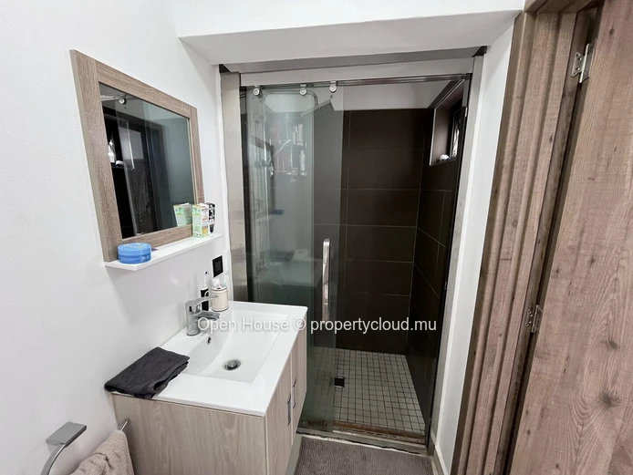 Duplex for rent in Flic en Flac, 3 bedrooms, private pool.
