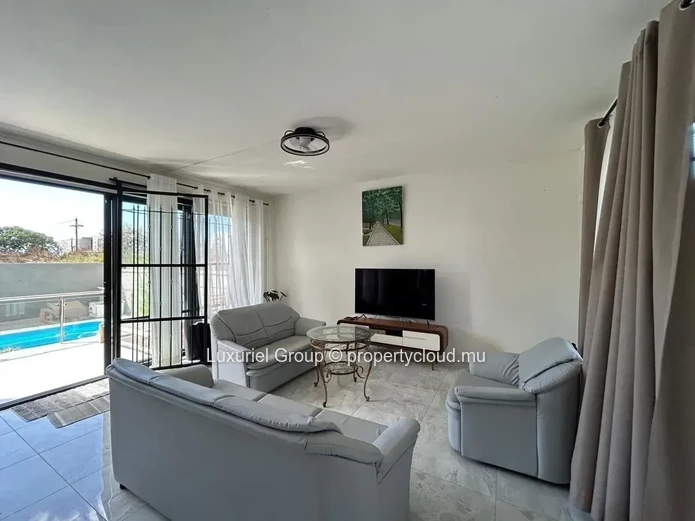 Modern 4-Bedroom Villa with Swimming Pool – Pereybere