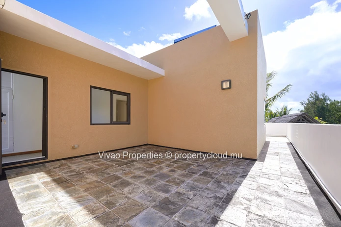 Villa en face de la plage à louer à Belle Mare, 279m², 4 chambres, piscine privée, vue mer, Rs 95 000.