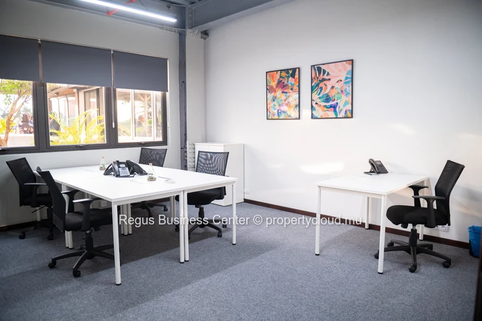 Private office space for 6 persons in Regus Grand Bay Central