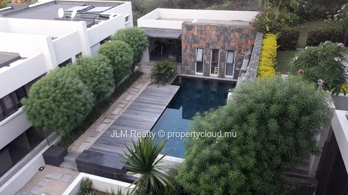 Duplex Moderne 3 Chambres avec Jardin à Vendre à Tamarin, Île Maurice