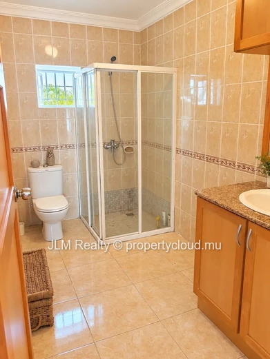 For sale: Seafront villa with walking access to the beach in Calodyne, Mauritius