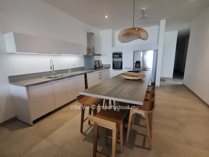 Péreybère - Appartement pieds dans l'eau de 4 chambres en-suite