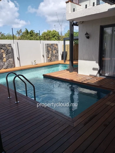 Villa contemporaine neuve à Pereybere – 6 chambres – Piscine centrale – Prestations premium
