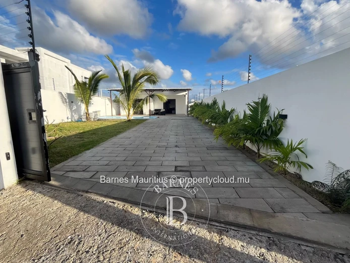 PEREYBERE – Brand-New Spacious  Villa with Pool -  4 Bedroom