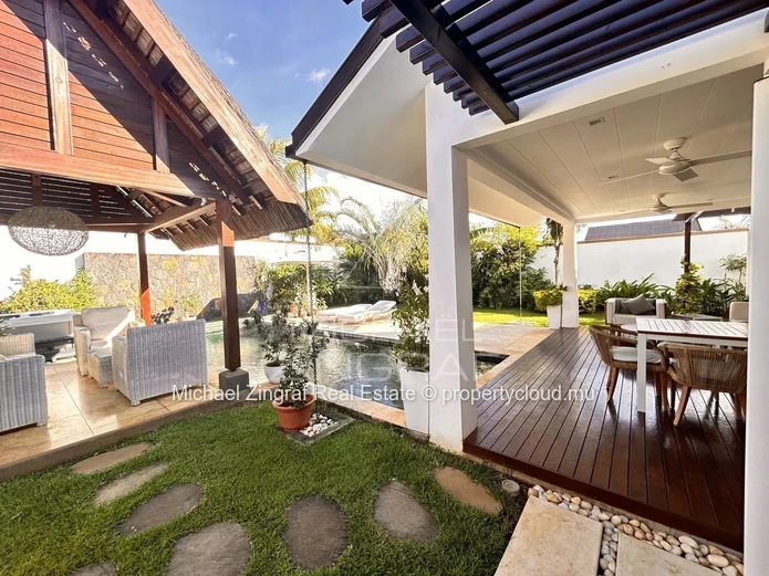 Villa located in a secure residence in Grand Baie