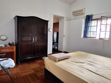 7 Bedroom House
