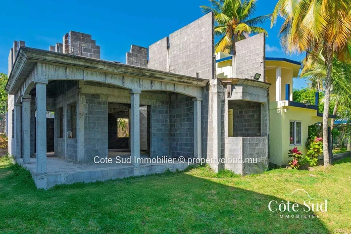 À VENDRE – 2 Bungalows pieds dans l'eau à Surinam
