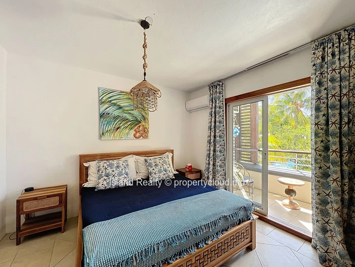 Modern 3-Bedroom Duplex – Direct Access to Shared Pool – Bain Boeuf – 1-Minute Walk to the Beach