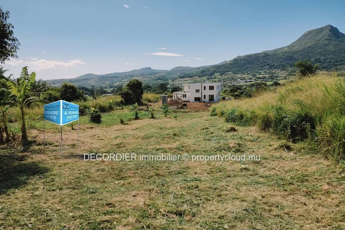 Residential land for sale in Crève-Cœur.