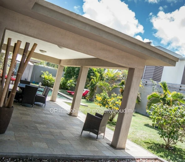 4-Bedroom House for Sale in Pereybere with Private Pool on 650m² Land