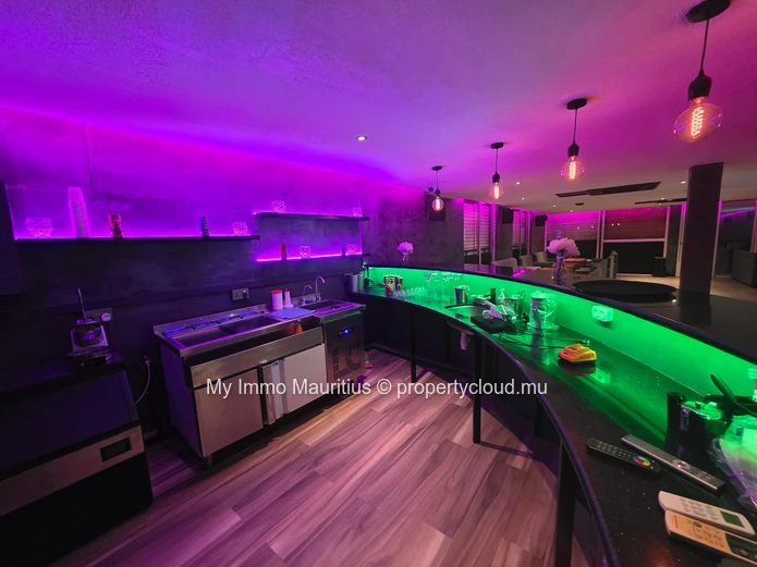 Restaurant & Pub + 5 Studios – Grand Baie Center