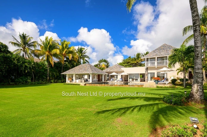 Exceptional 6-Bedroom Golffront Villa with Panoramic Sea & Île aux Cerfs Views