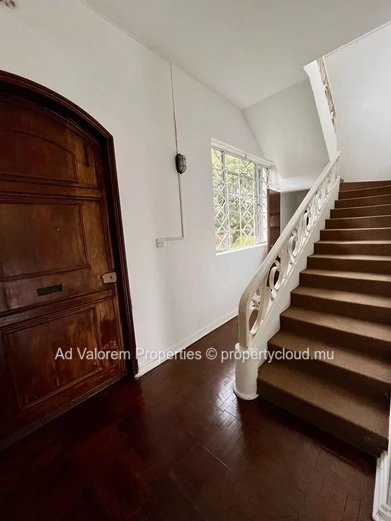 À Vendre : Grande Maison Familiale de Charme – Plein Cœur de Moka | 288 m² habitables • Terrain clos de 2 830,34 m2
