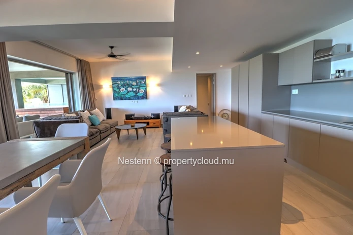 Appartement moderne de 3 chambres avec piscine privée et un accès direct plage 