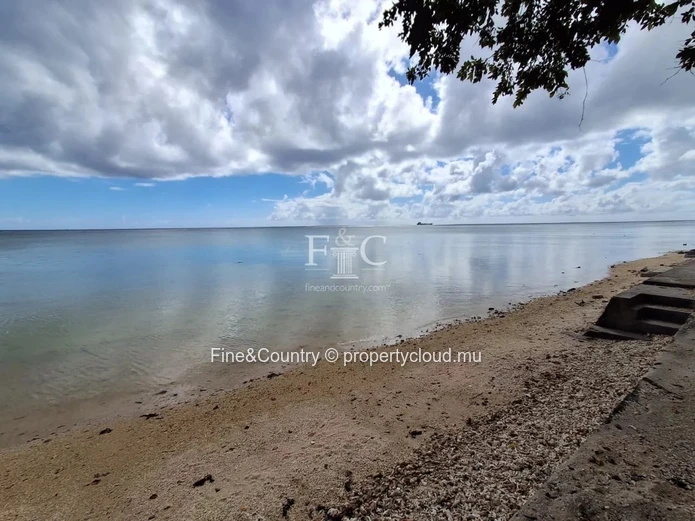 For Rent– Waterfront 3 to 4 Bedroom House in Baie du Tombeau