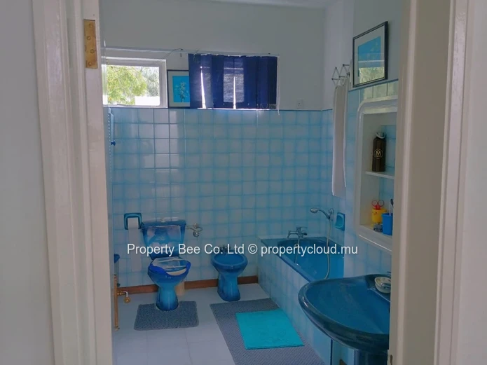 Maison dans morcellement célèbre = Proximité d'avenue Nalletamby