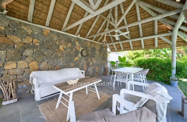 A vendre magnifique villa dans une residence accessible aux etrangers à Grand Baie, La Salette.