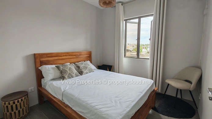 Appartement meublé à louer à Flic en Flac, 73m², 3 chambres, piscine commune, proche des écoles et commerces. Rs 50 000.