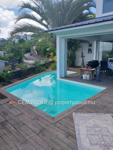 Villa familiale 4 chambres avec piscine à vendre – Village des Pêcheurs, Rivière Noire