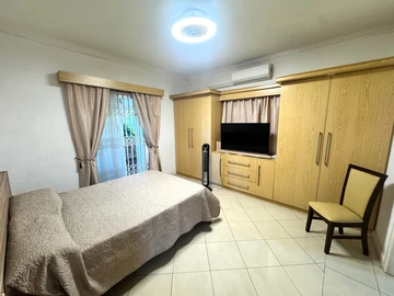 5 Bedroom Villa