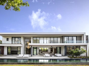 5 Bedroom Villa