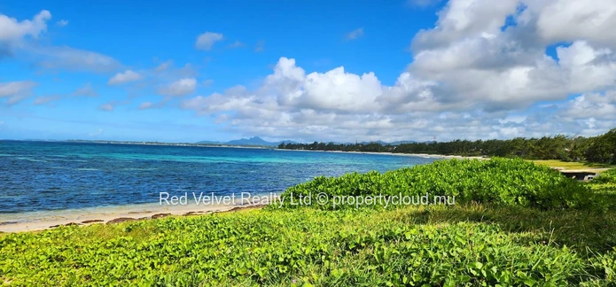 Beachfront Apartment for Rent in Poste Lafayette | 3 Bedrooms | Sea View
