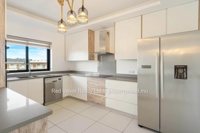Beachfront Penthouse with Sea View – 3 Bedrooms – Flic en Flac