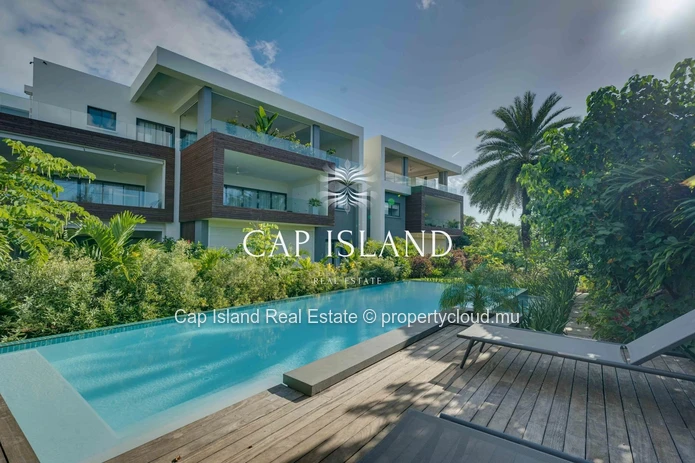 Exceptional penthouse with sea view in secure residence