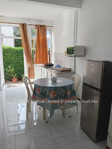 Appartement meublé à louer à Quatre Bornes, loyer incluant les factures : proche des facilites. Prix Rs 20 000.