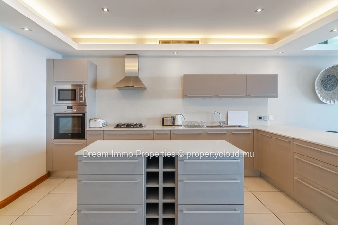 Penthouse exclusif en front de mer de 3 chambres avec vue panoramique à Pointe aux Biches – Ile Maurice