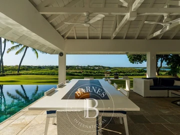 6 Bedroom Villa