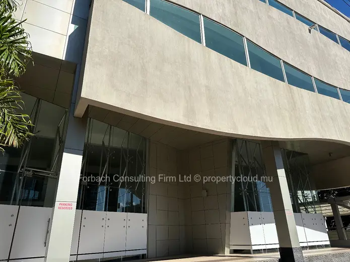Prime location for office, warehouse, wholesale of luxury goods or pharmaceutical products