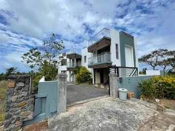 Stunning Coastal Oasis 