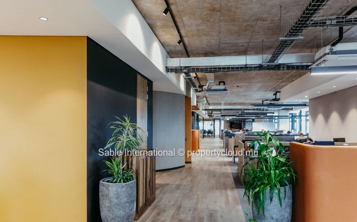 Bureau à vendre à Grand Baie, 1400m², 2 bureaux, parking sécurisé, proche commodités.