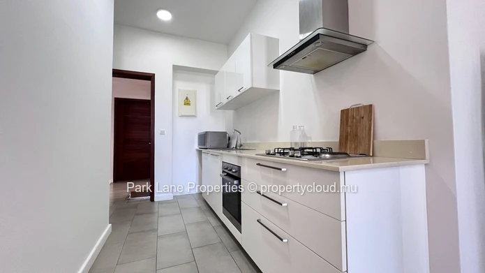 Appartement moderne de 2 chambres avec parking, idéalement situé près de CyberCity