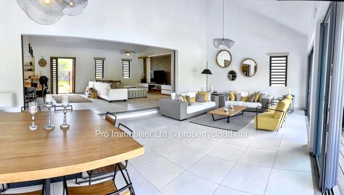 For Sale – Elegant Property with Breathtaking Views in the Sought-After Palmyre Morcellement, Black River.