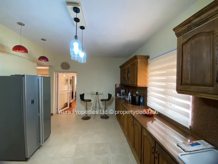 Spacieux 3 chambres 201m², grand séjour et cuisine équipée à Beau Bassin