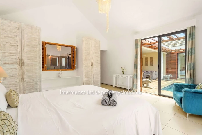 Élégante Villa avec Piscine, Jardin et Terrasse Couverte à Pereybere – Résidence Privée Sécurisée (RES)